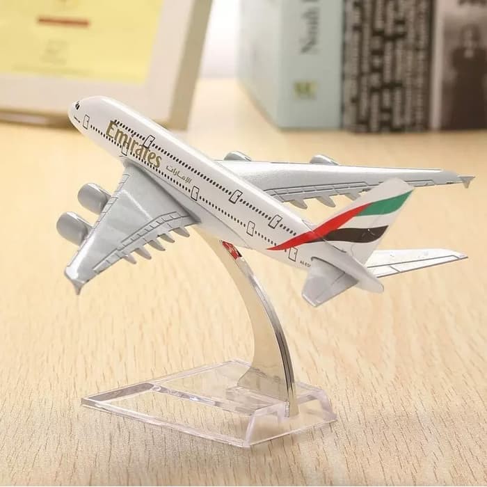 Terbaru MINIATUR DIECAST PESAWAT EMIRATES PAJANGAN HIASAN PESAWAT