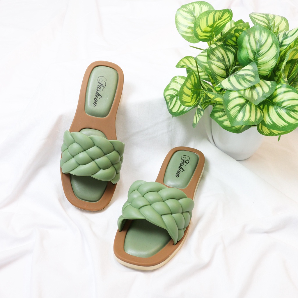 Lanna Sandal Selop Wanita Slip On Teplek - Demorin