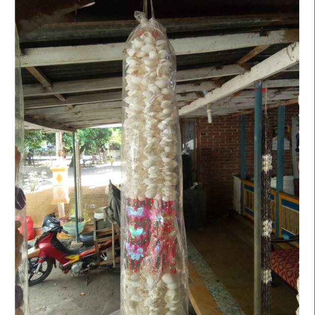 Tirai pintu kerang KOR KOR unik nan elegan free gantungan kunci