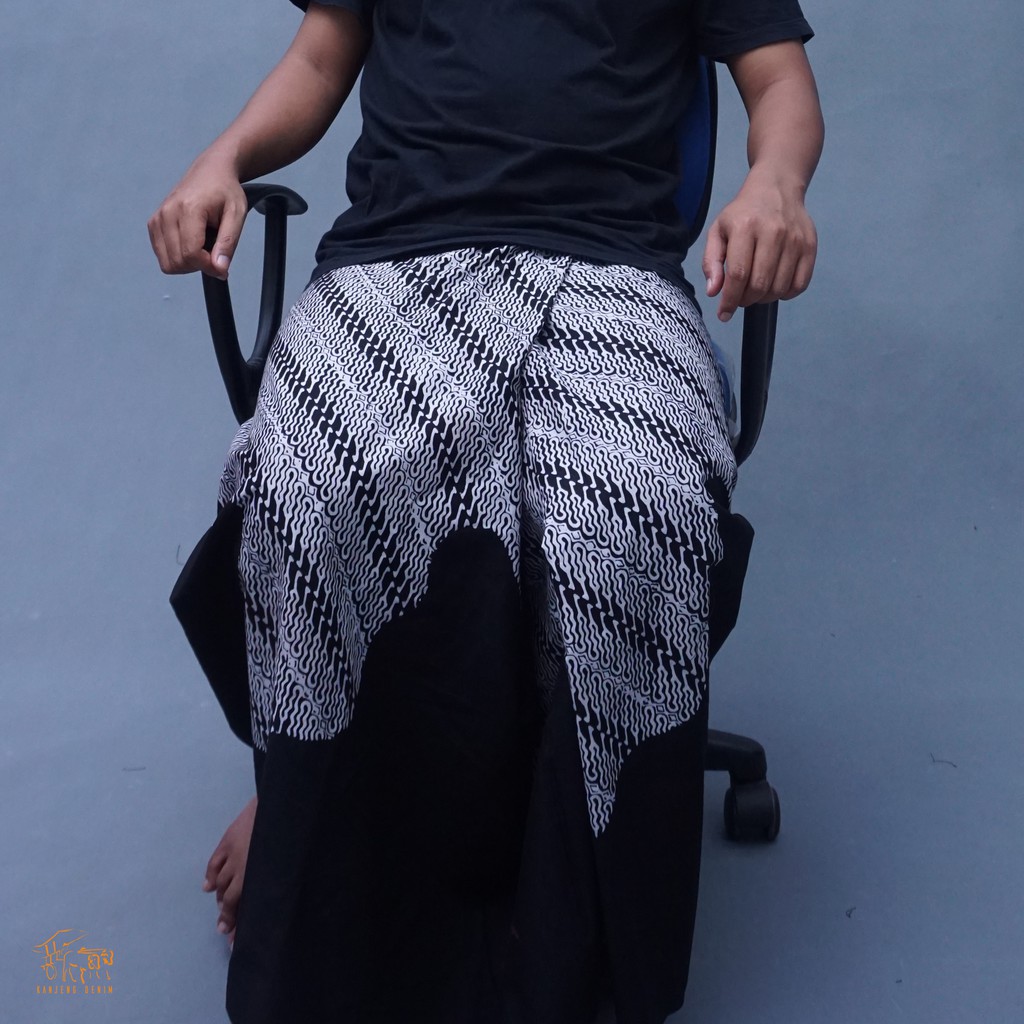 SARUNG KANJENG| SARUNG BATIK MOTIF PARANG LAWASAN RETRO KELENGAN