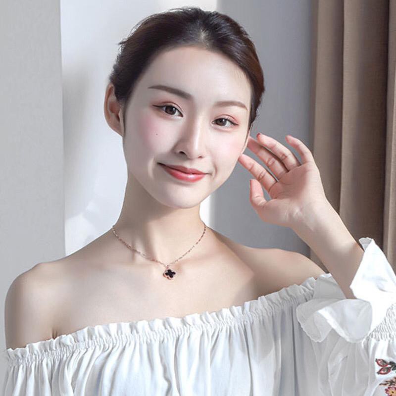 Kalung Titanium Anti Karat Wanita Liontin Bulat Hitam Clover Fashion Korea Dalika