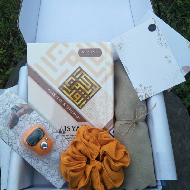 [BARU] HAMPERS AL QURAN AISYAH [Free Polaroid Photo_Ready Stock] /KADO ULTAH/GRADUATION/WEDDING