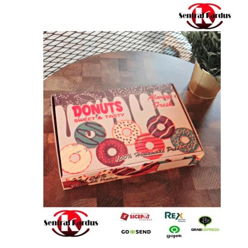 

HEMAT(ISI 10 PCS) Box Donat Jendela / Dus donat / Kemasan Donat / Wadah donat / Tempat Donat ukuran 27X18,5X5CM/donat home mada warna
