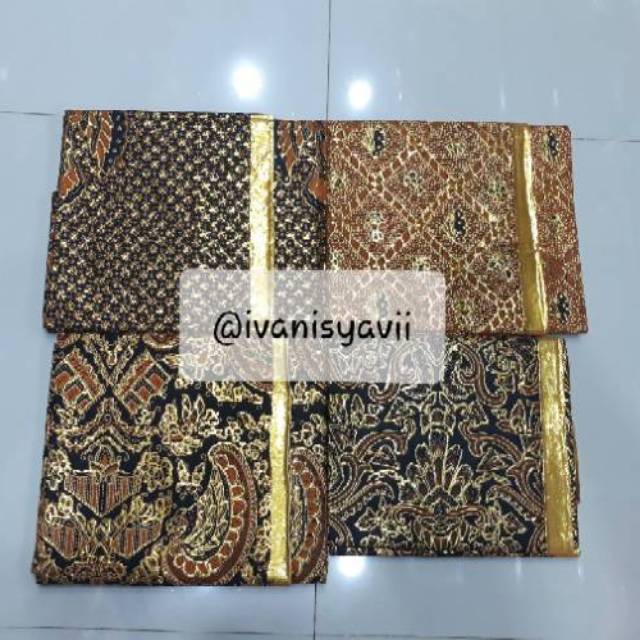 Sepasang jarit prada (DASAR COKLAT - PRADA GOLD)