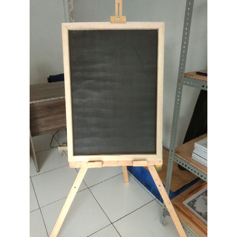 

black board/papan tulis+kapur+stand ukuran 50x70