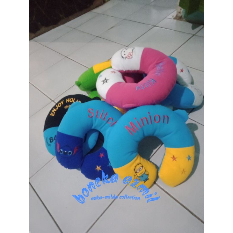 Bantal leher travel karakter motif/bordir boneka