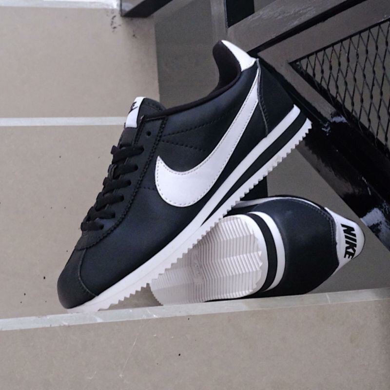 Nike Classic Cortez Black White Original BNIB 100%
