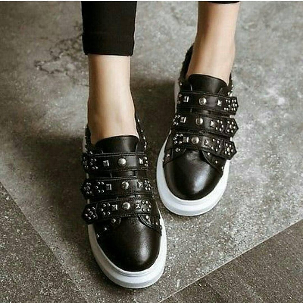 

Trio black