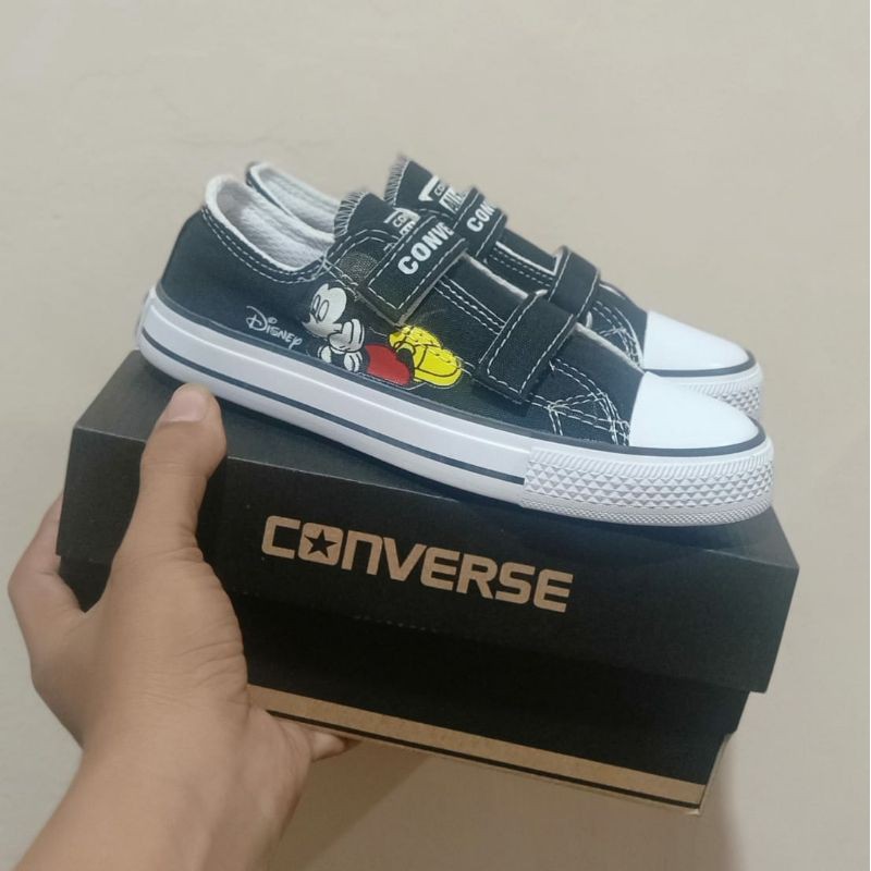 Sepatu anak sneakers karakter fashion BT21 slip on sekolah hitam putih terbaru perempuan &amp; laki laki