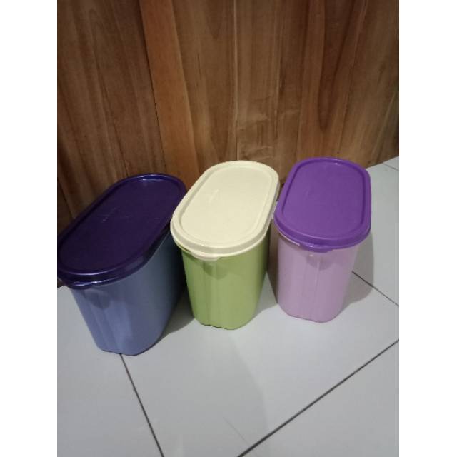 Medium oval storage tulipware