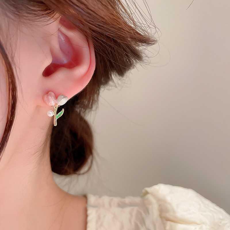 Anting Tusuk Motif Bunga Tulip Hias Mutiara Imitasi Simple Ala Jepang / Korea Untuk Wanita