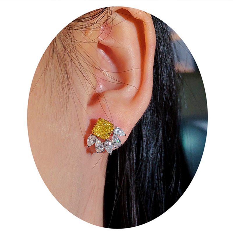 Anting Stud Cubic Zirconia Kecil Warna Kuning / Putih Untuk Wanita