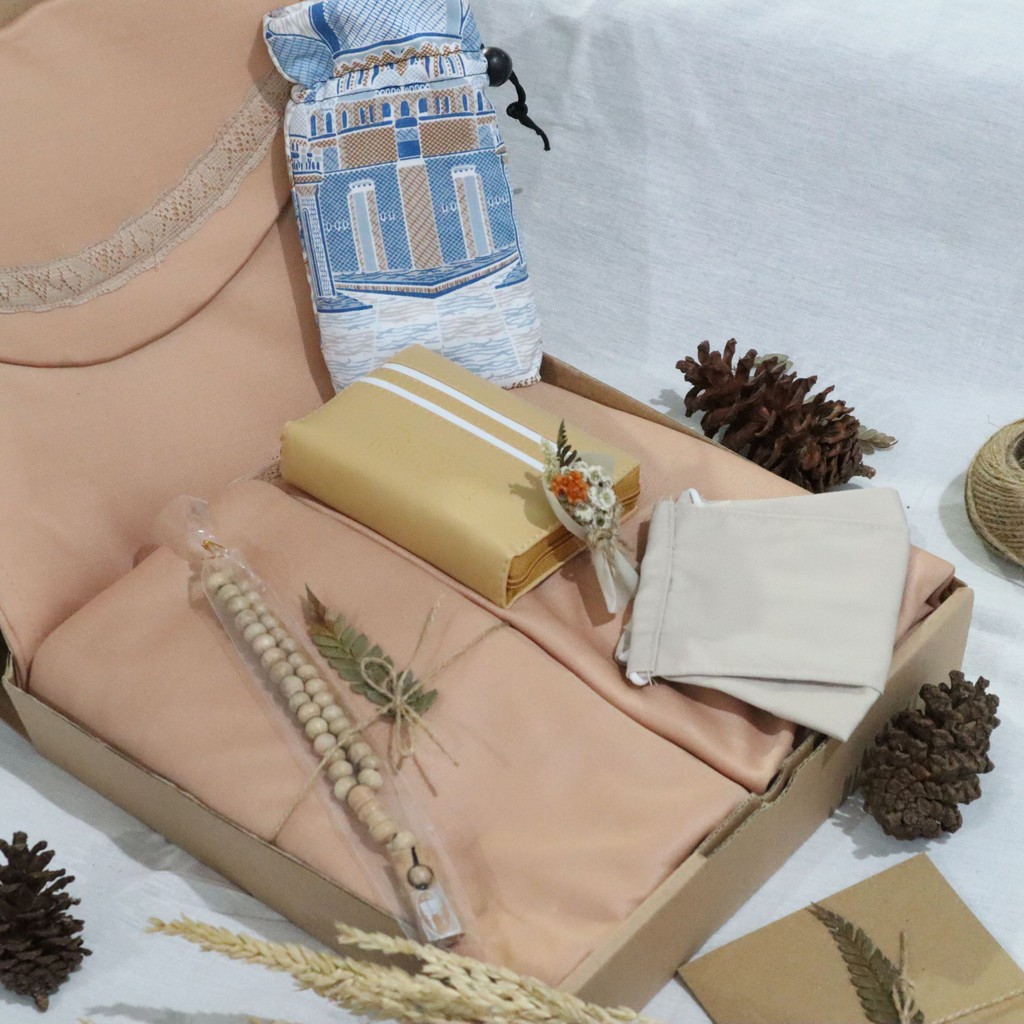 

HAMPERS ALAT SHOLAT WANITA / MUKENA GIFT BOX / SPESIAL HAMPERS BOX / KADO RAMADHAN LEBARAN WEDDING