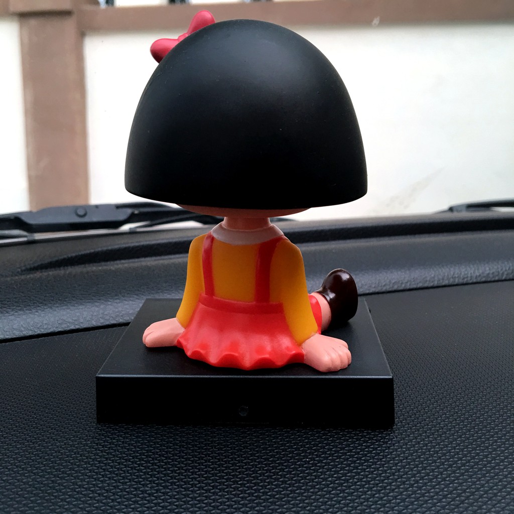 Boneka Figure Miniatur Pajangan Goyang Kepala Shake Head Mobil Chibi Maruko Chan