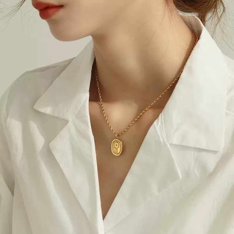Kalung Rantai Dengan Liontin Bunga Retro Trendy Mewah Untuk Wanita