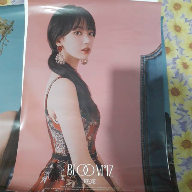 POSTER IZ*ONE / IZONE BLOOM*IZ