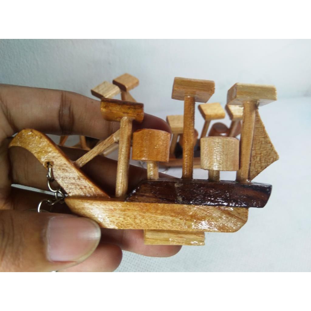 GANTUNGAN KUNCI. SOUVENIR UNIK. OLEH OLEH JOGJA. MINIATUR KAPAL BAHAN KAYU