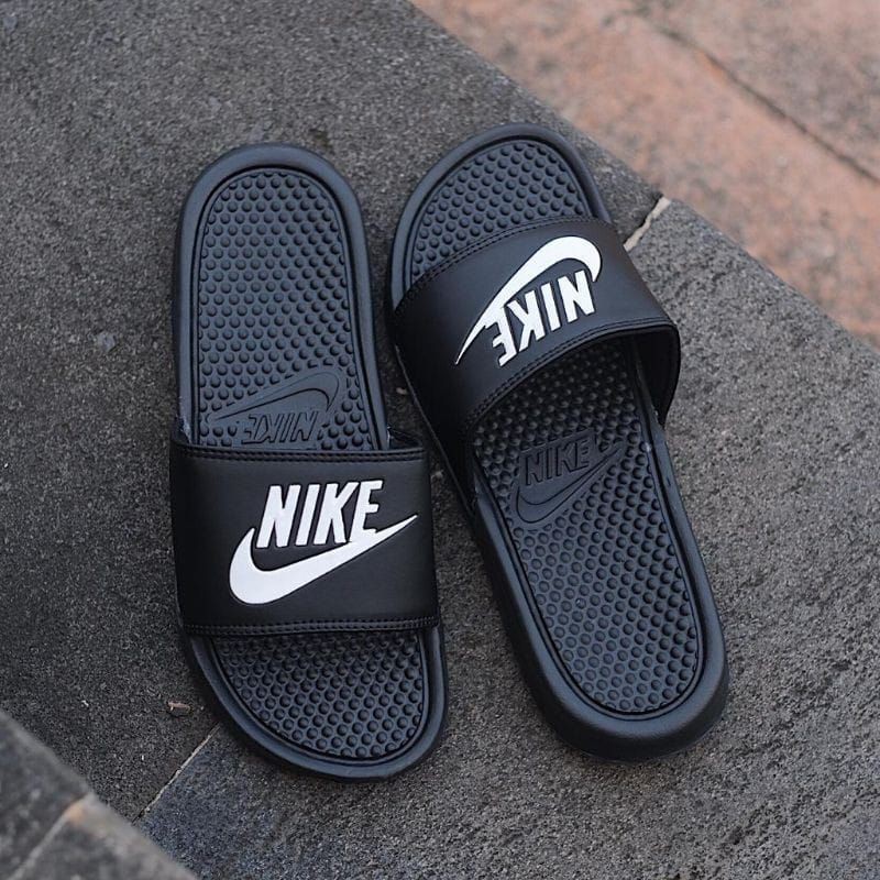 Sandal Slop/Slide Nike Benassi Black White Pria Wanita/sandal slop terlaris.-3