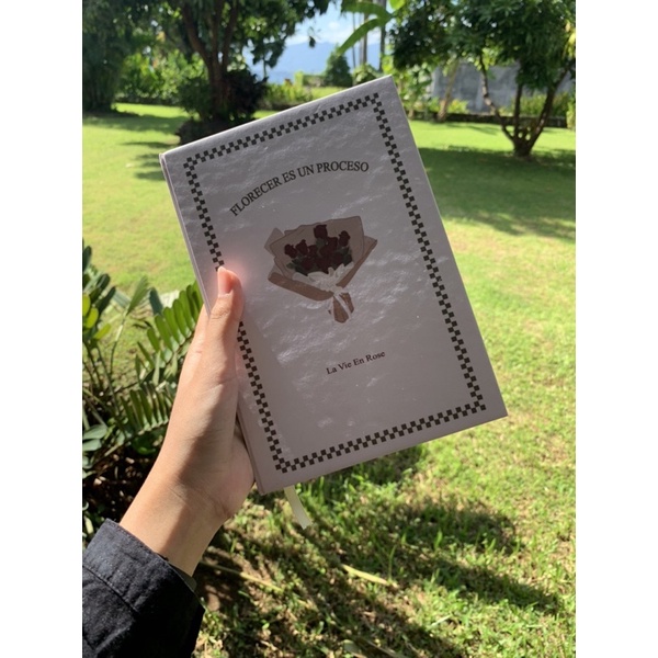 

[@studiochumchum] notebook 'Florecer Es Un Proceso