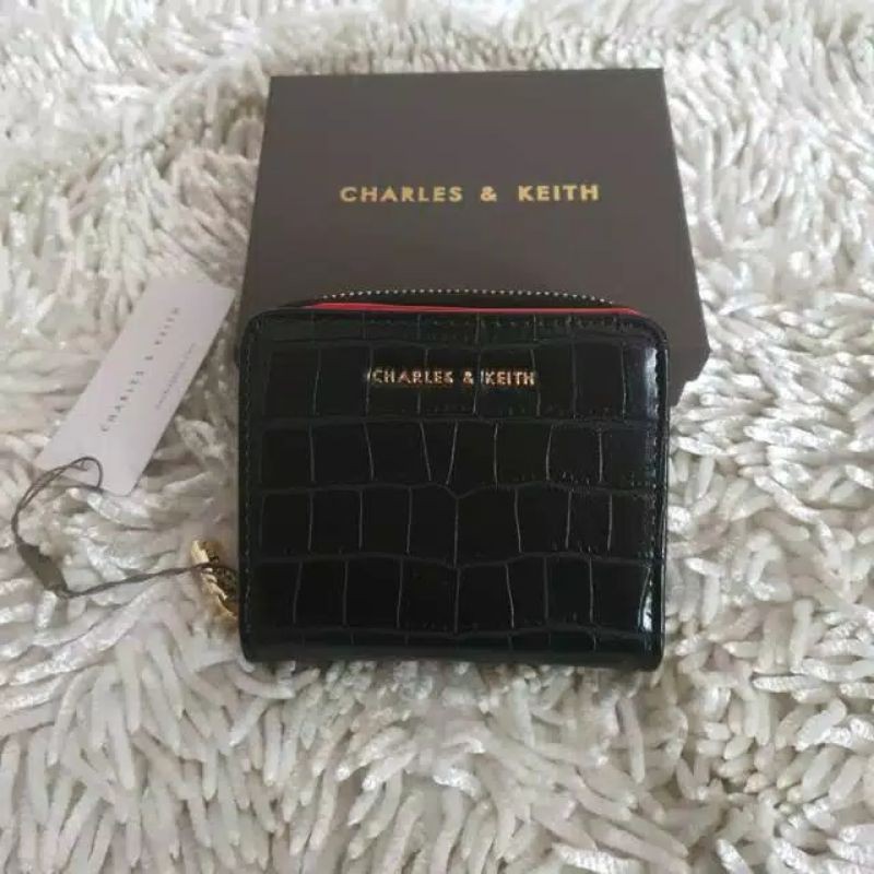 Dompet Charles n Keith