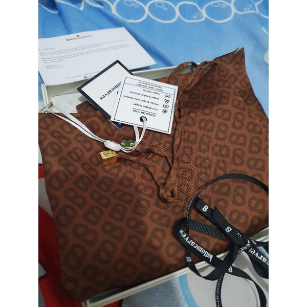 preloved buttonscarves tapis slip on (bergo) Rust