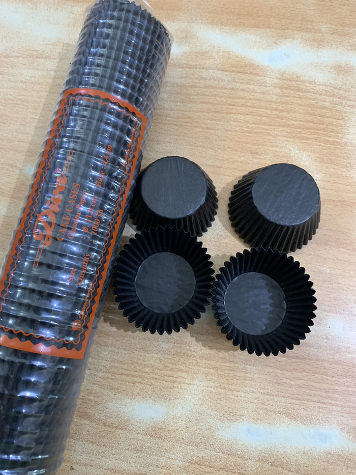 

Case Diva 110/44 BLACK 1 roll 1000 pc / kertas muffin cupcake