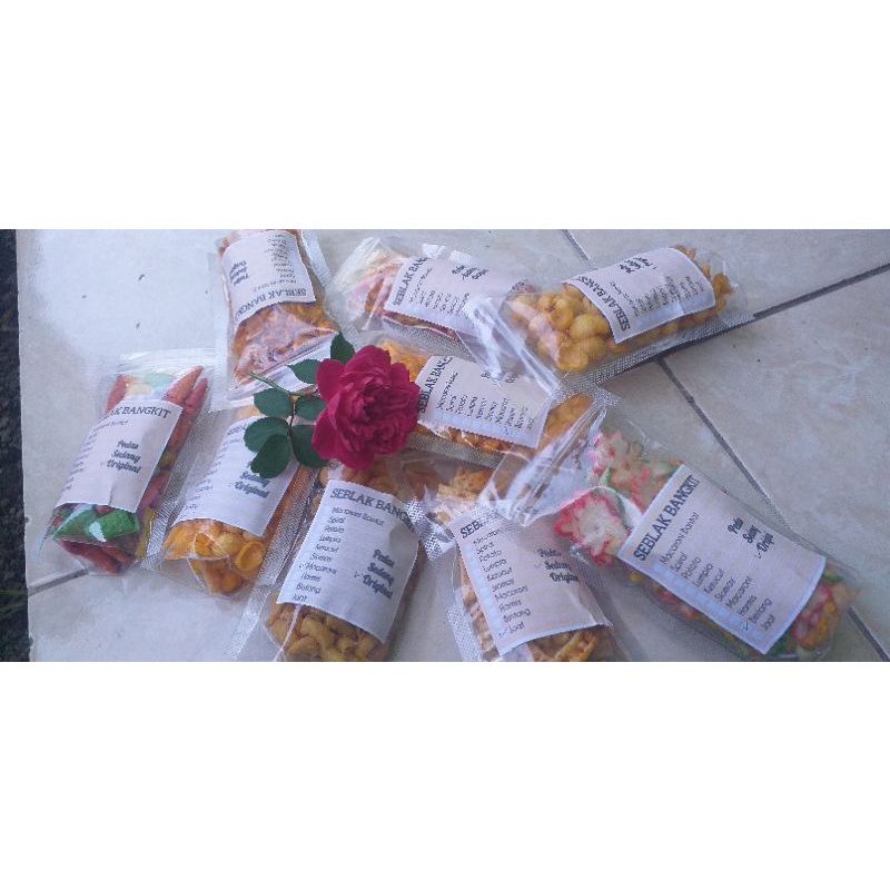 

Seblak Kering Pedas Mantap / Macaroni / Siomay / Harmis / Kerupuk Bintang / Potato / Kerucut / Jaat