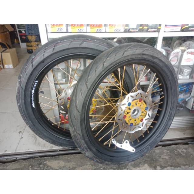 Sepaket Velg Ninja R Ninja RR Velg Rossi sama Ban luar dalam