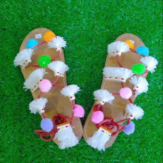 sandal tali lilit putih