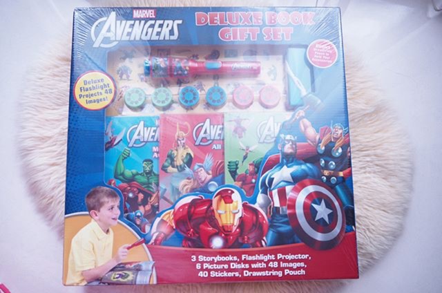 

Avengers deluxe book gift set