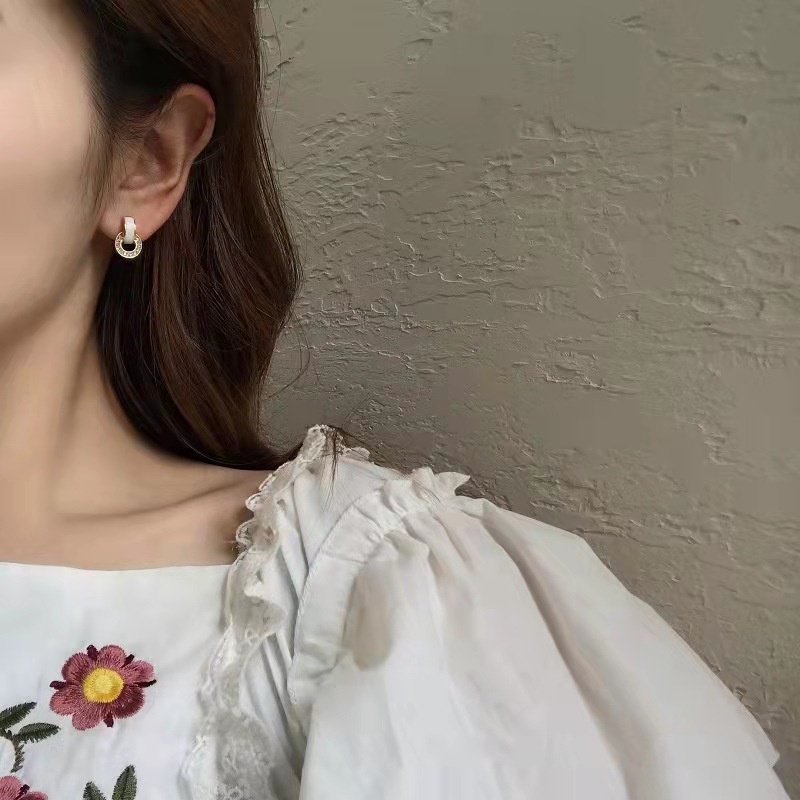 Anting Tusuk Sterling Silver 925 Simple Dengan Berlian Bulat Kecil Untuk Wanita