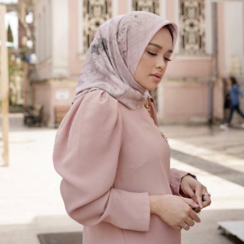 Preloved Buttonscarves Sofya Kofte