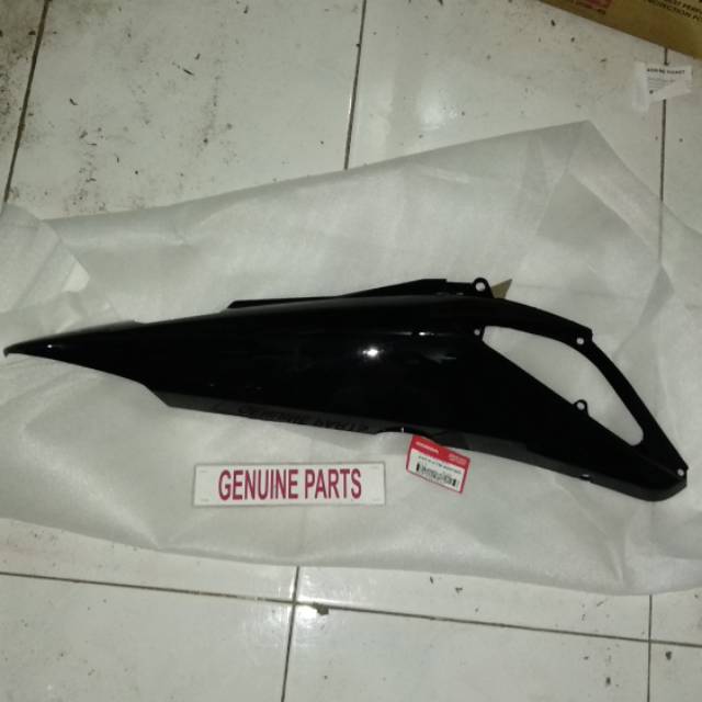 Cover Body Belakang Kanan Supra X 125 Fi Hitam 64410-KTM-850FMB Ori Orginal Ahm