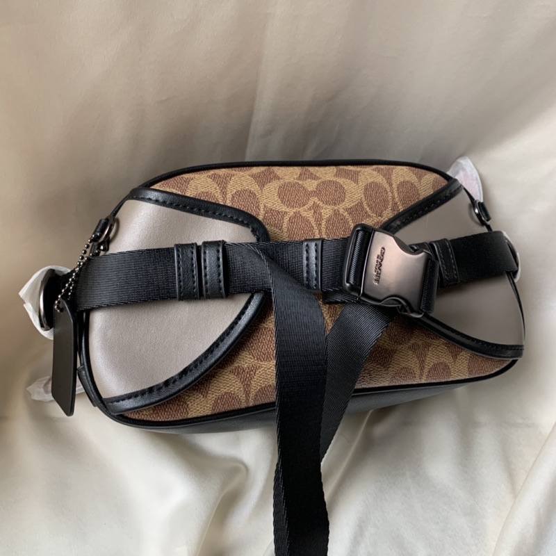 COACH HITCH BELT BAG IN SIGNATURE CANVAS WITH HORSE AND CARRIAGE PRINT