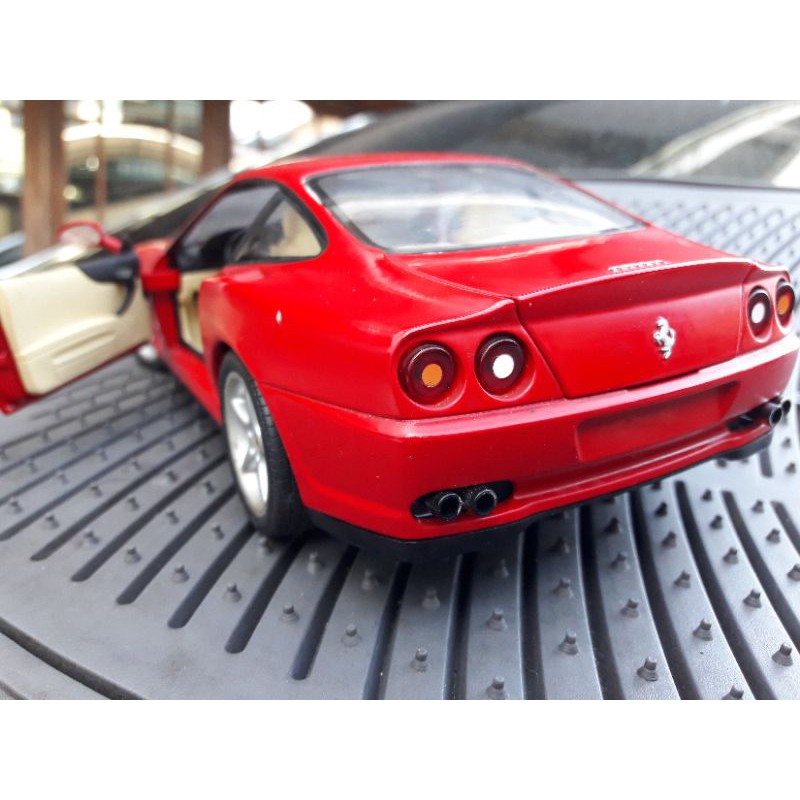 Diecast 1/18 - Ferrari 550 Tahun 1996 - Merk UT Models (AutoArt)