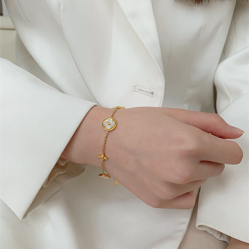 Gelang rantai titanium wanita Anti karat Bracelet cantik Emas Semanggi Beruntung Aksesoris Korea