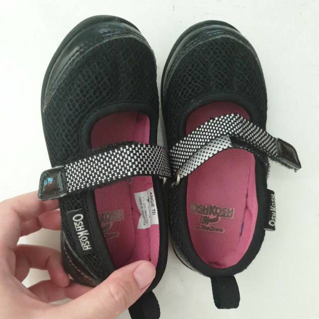 Sepatu anak perempuan oshkosh black size 7 / 24 hitam preloved second bekas