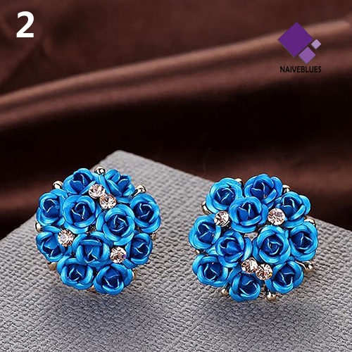 Anting Stud Desain Bunga Mekar Aksen Berlian Imitasi Gaya Elegan Untuk Wanita