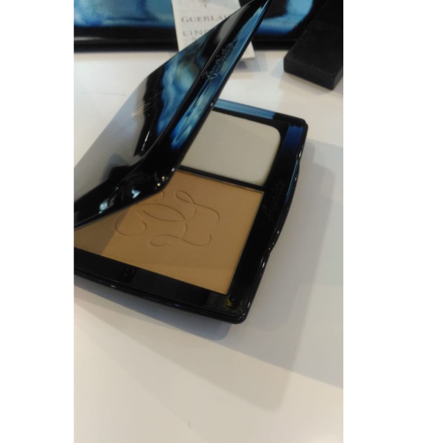 Guerlain Lingerie de peau compact foundation