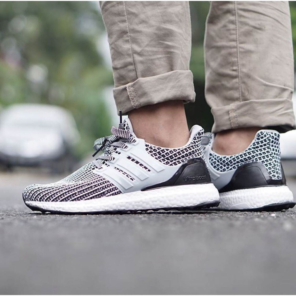 ADIDAS ULTRA BOOST