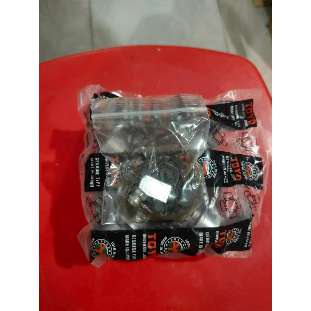 Universal Joint Silang 4 Mobil Innova GUT 23  TOYO JAPAN