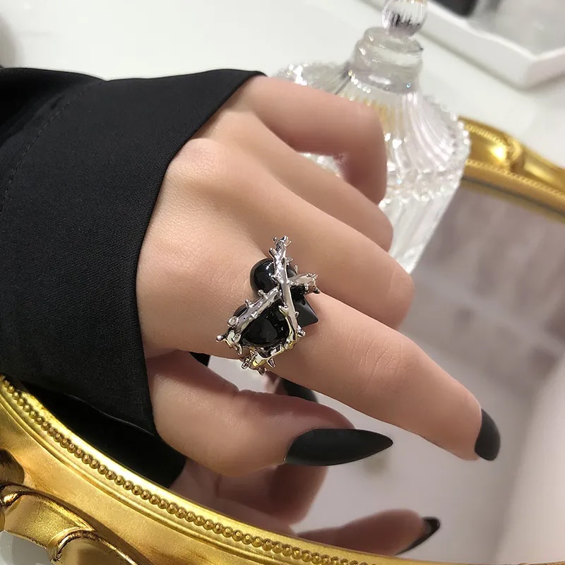 Cincin Model Terbuka Bentuk Hati Tidak Teratur Warna Hitam Gaya Vintage Gothic Punk Untuk Unisex