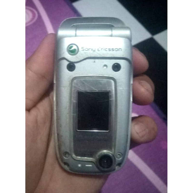 Sony Ericsson Z520 minus/bahan