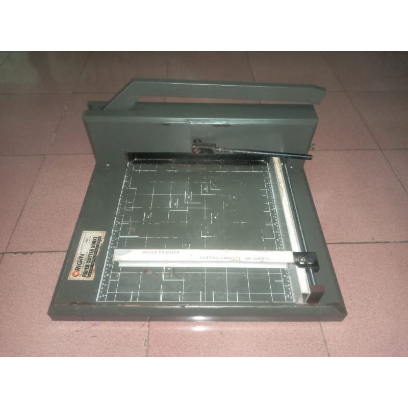 

alat potong kertas A3 merek origin