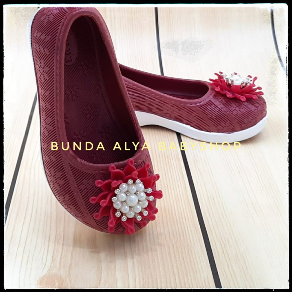 Sepatu Anak Perempuan Usia 6 Bulan 1 Tahun Size 20 - 21 Lentur - Sepatu Anak Cewek Slip On Karet Anti Licin Marun