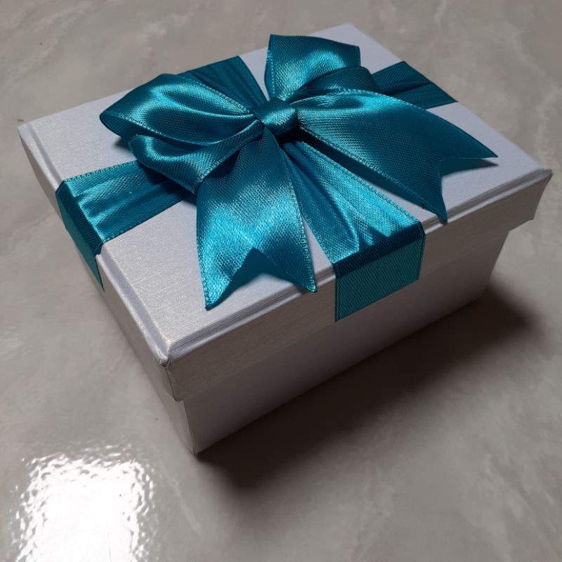 GIFTBOX WHITE PITA BIRU TOSCA / HARDBOX PUTIH LIST