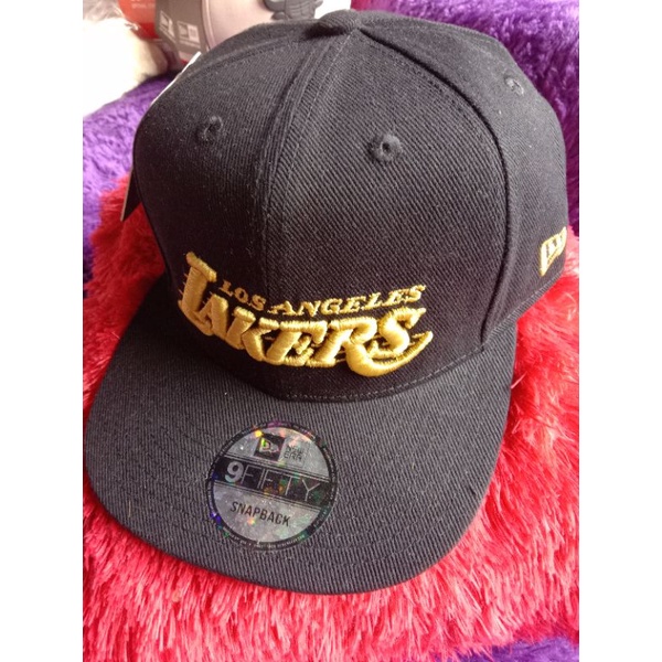 topi new era LAKERS