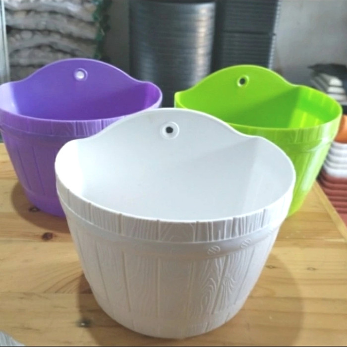 pot tanaman hias plastik / pot dinding gentong ukuran 22