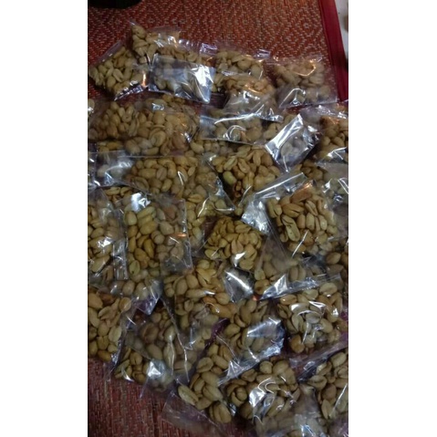 

kacang bawang goreng berat satu pics 13 gr harga per pics 800