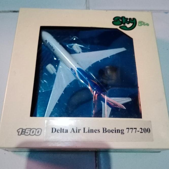 Diecast Pesawat Boeing 777-200 Delta